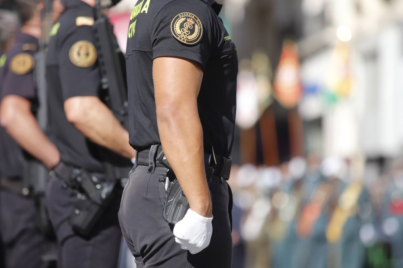 El izado de la bandera de España en los actos de la Guardia Civil por su patrona, en imágenes (II)