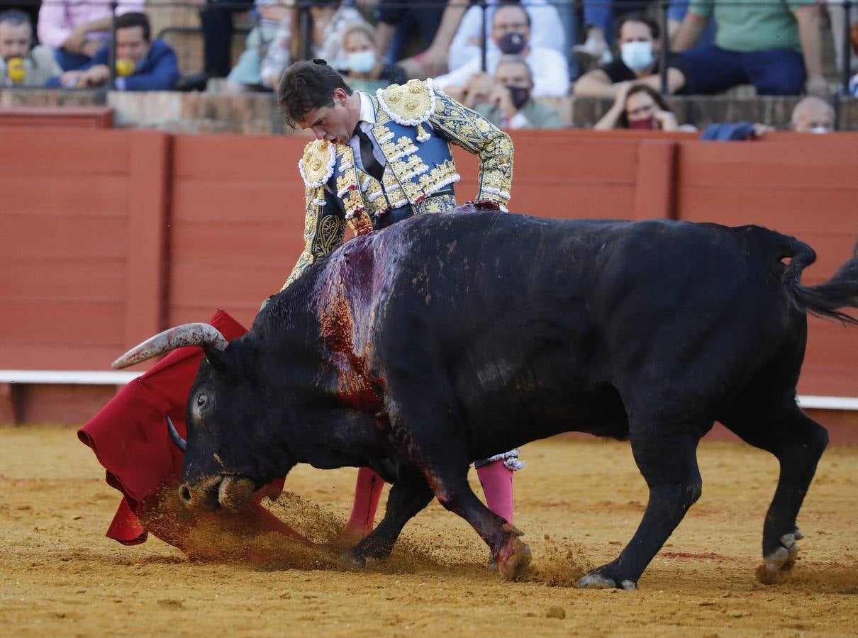 Daniel Luque, de azul y oro en la Maestranza