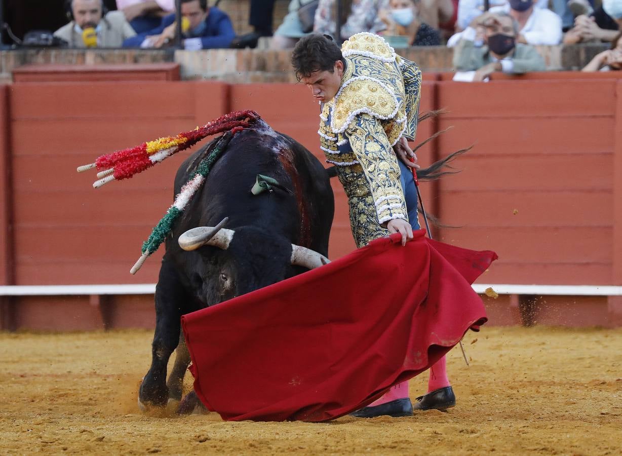 Daniel Luque, de azul y oro en la Maestranza