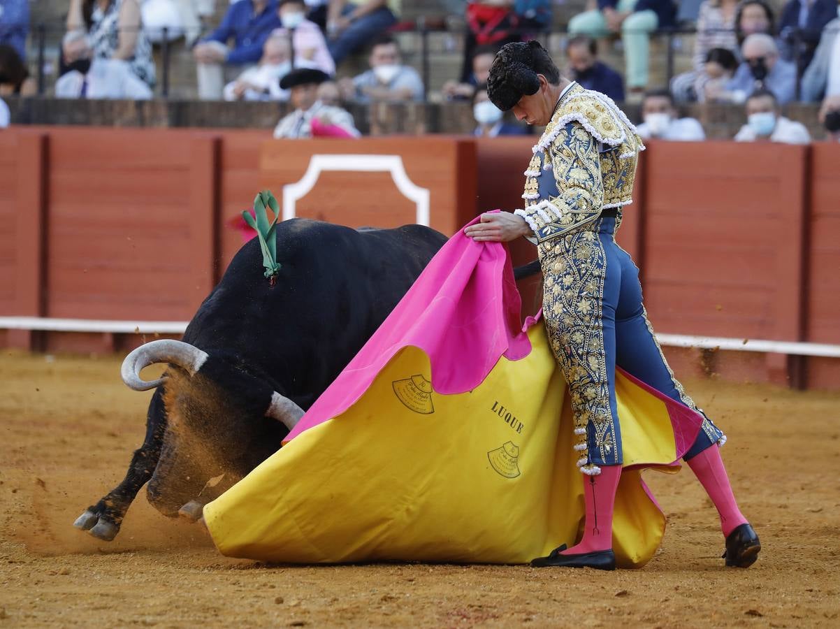 Daniel Luque, de azul y oro en la Maestranza