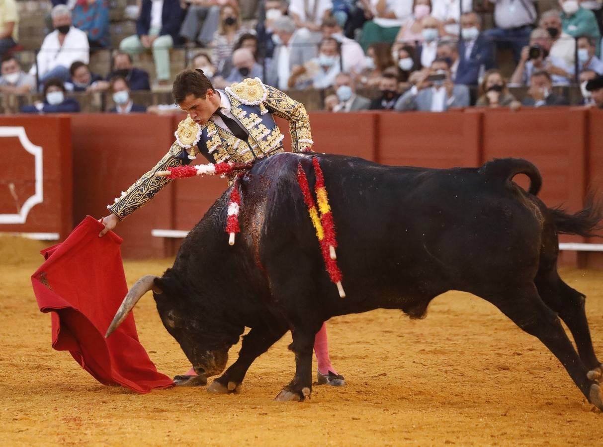 Daniel Luque, de azul y oro en la Maestranza