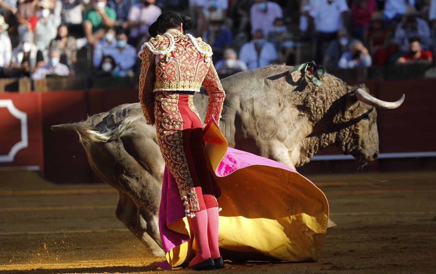 Miguel Ángel Perera, de sangre de toro y oro en la Maestranza