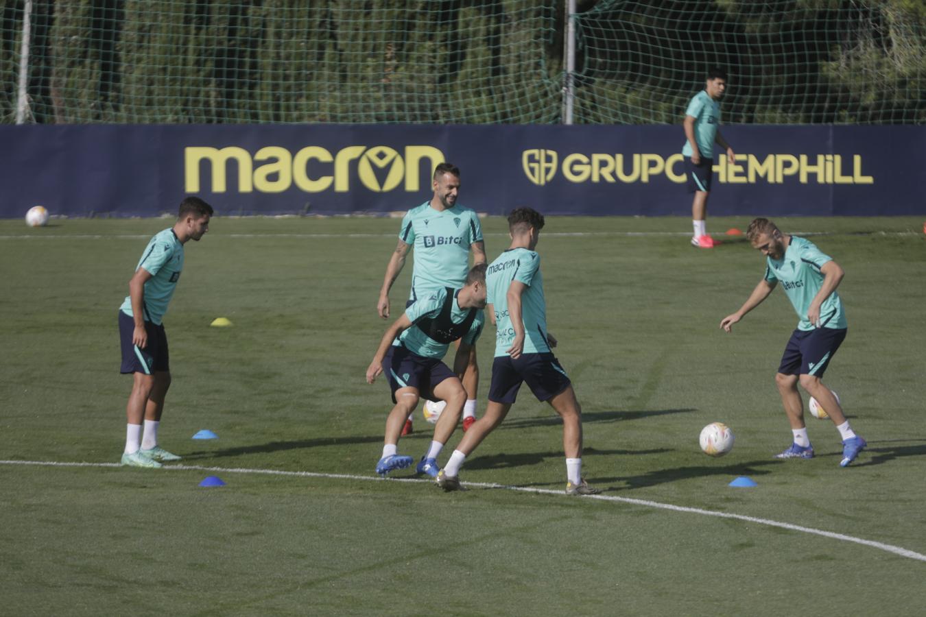 FOTOS: El Cádiz trabaja con la mente puesta en el Valencia