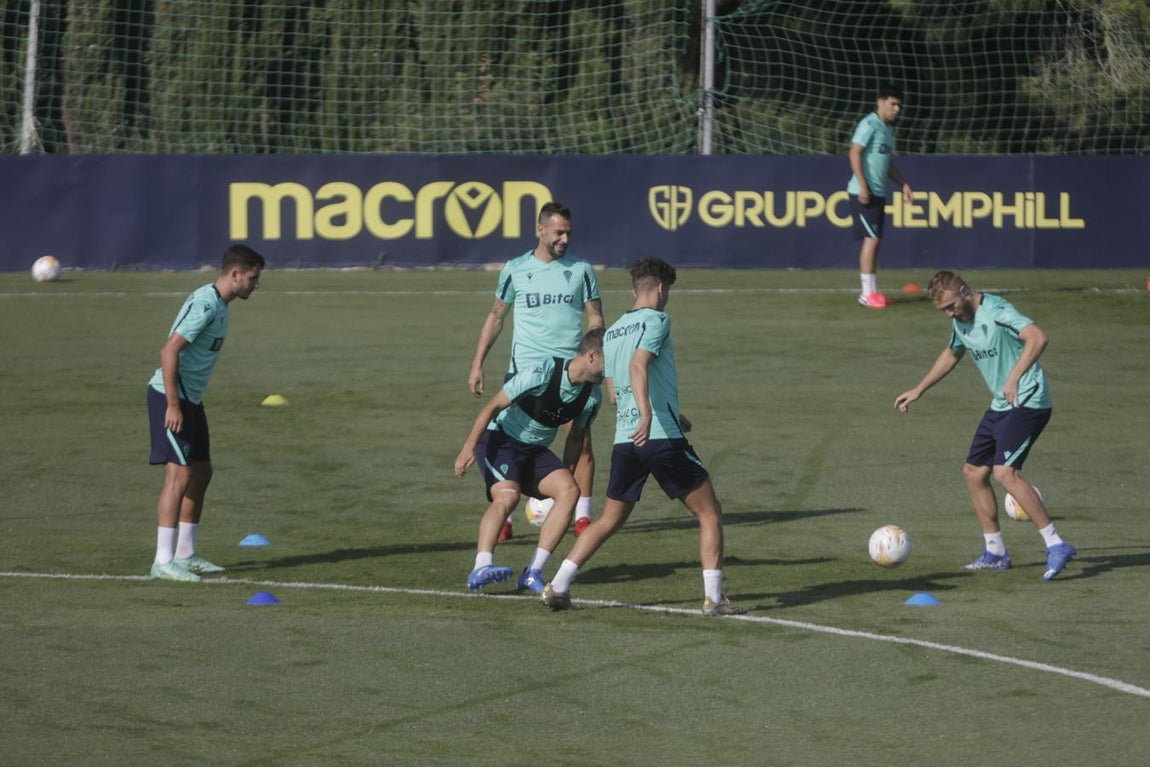 FOTOS: El Cádiz trabaja con la mente puesta en el Valencia