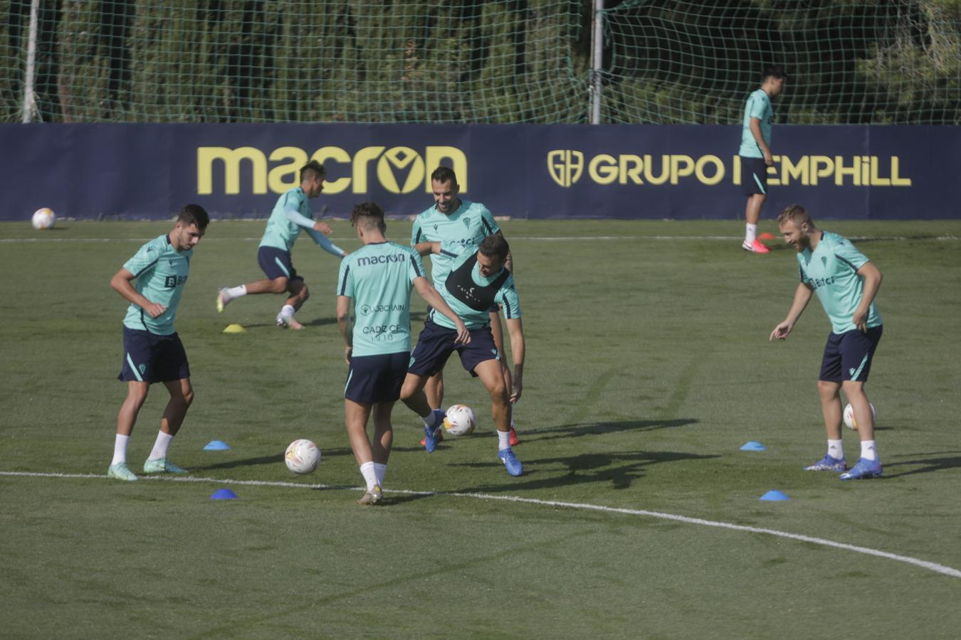 FOTOS: El Cádiz trabaja con la mente puesta en el Valencia