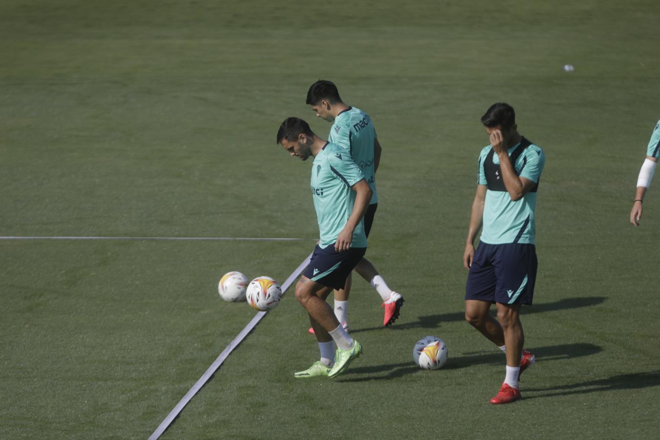 FOTOS: El Cádiz trabaja con la mente puesta en el Valencia