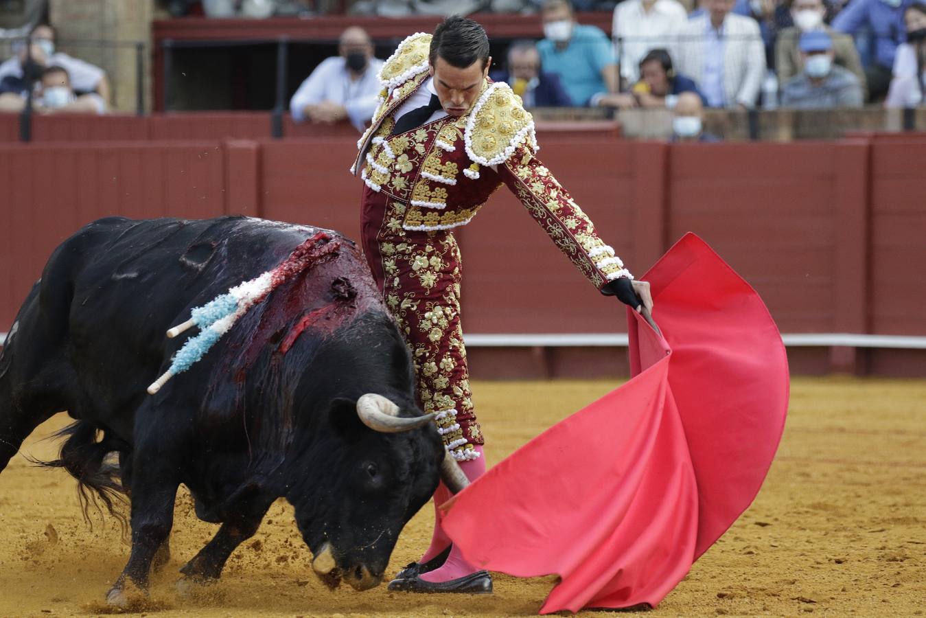 José Mª Manzanares, de corinto y oro en la Maestranza