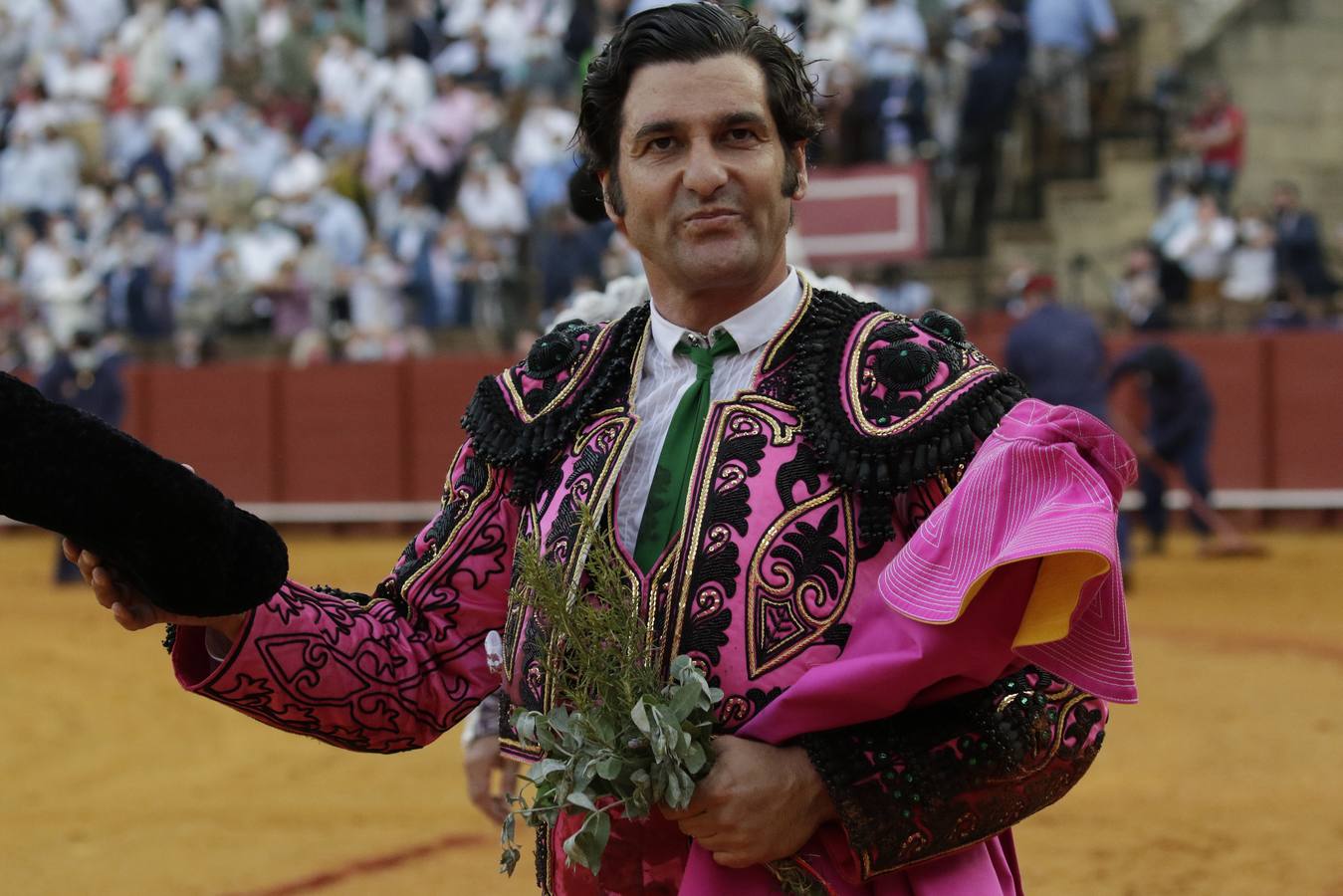 Morante de la Puebla, de rosa y azabache en la Maestranza