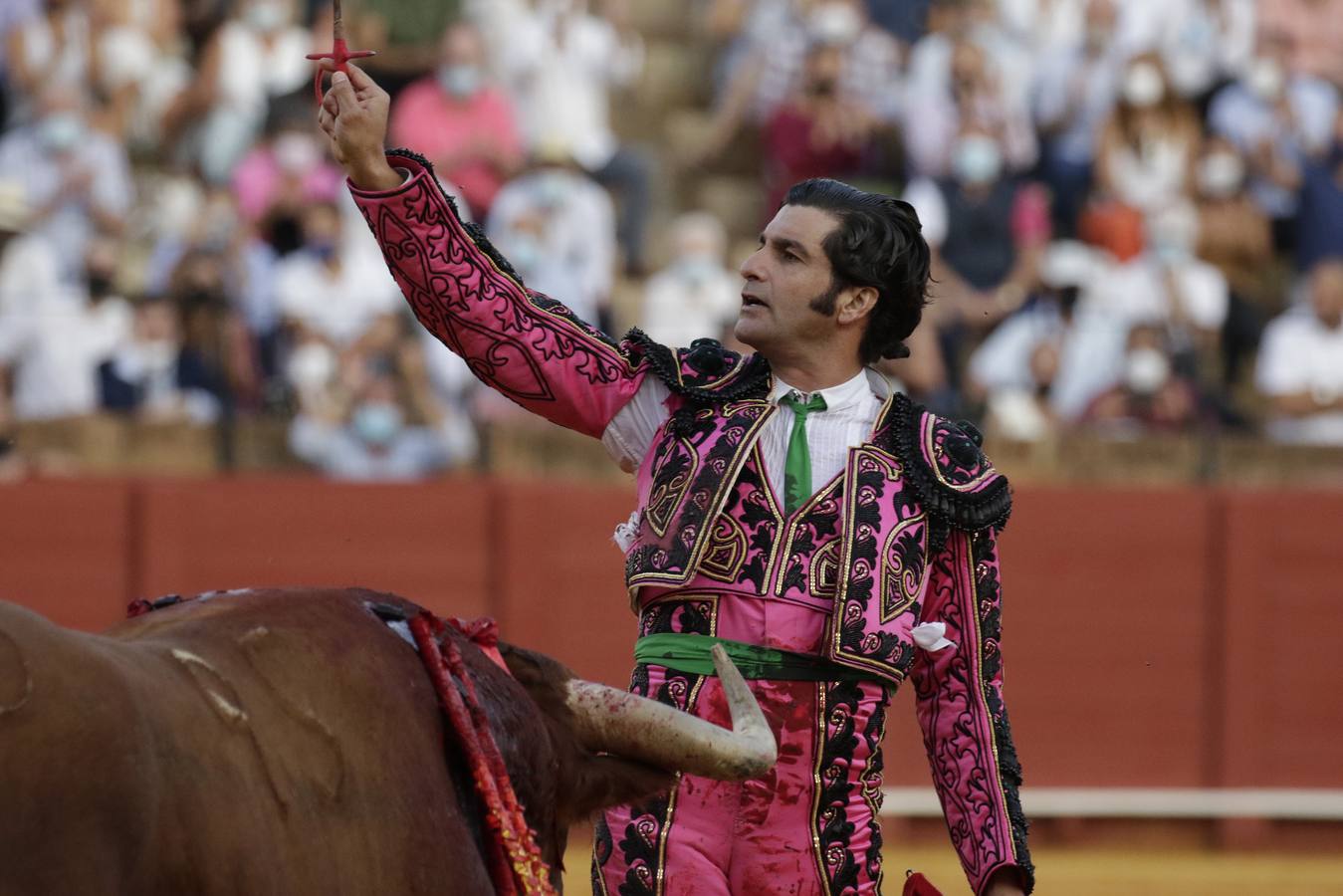 Morante de la Puebla, de rosa y azabache en la Maestranza