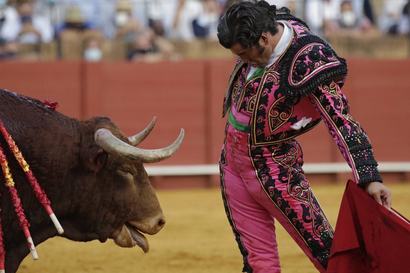 Morante de la Puebla, de rosa y azabache en la Maestranza