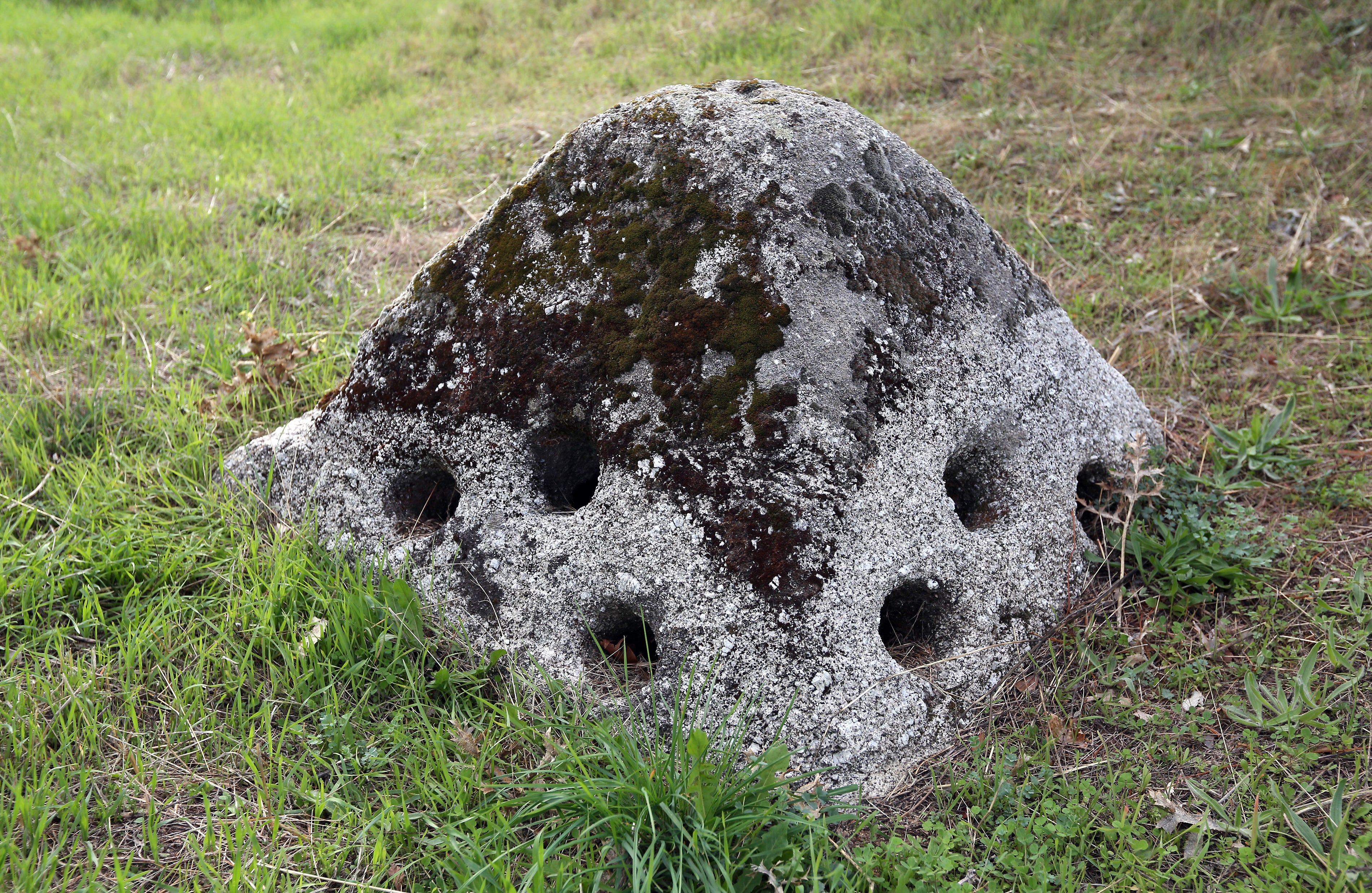 Las cuevas del Castillejo, en imágenes