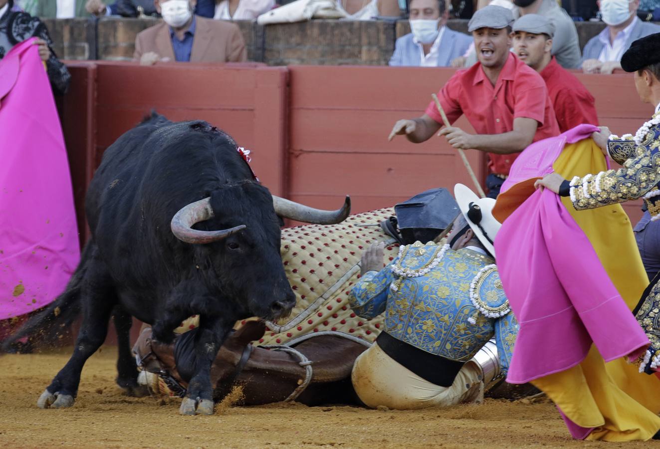 En imágenes: Urdiales firma su mejor faena en Sevilla y Manzanares corta una oreja