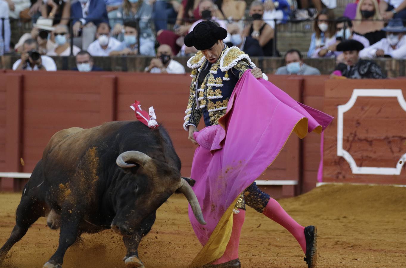 José Mª Manzanares, de azul marino y oro en la Maestrasnza