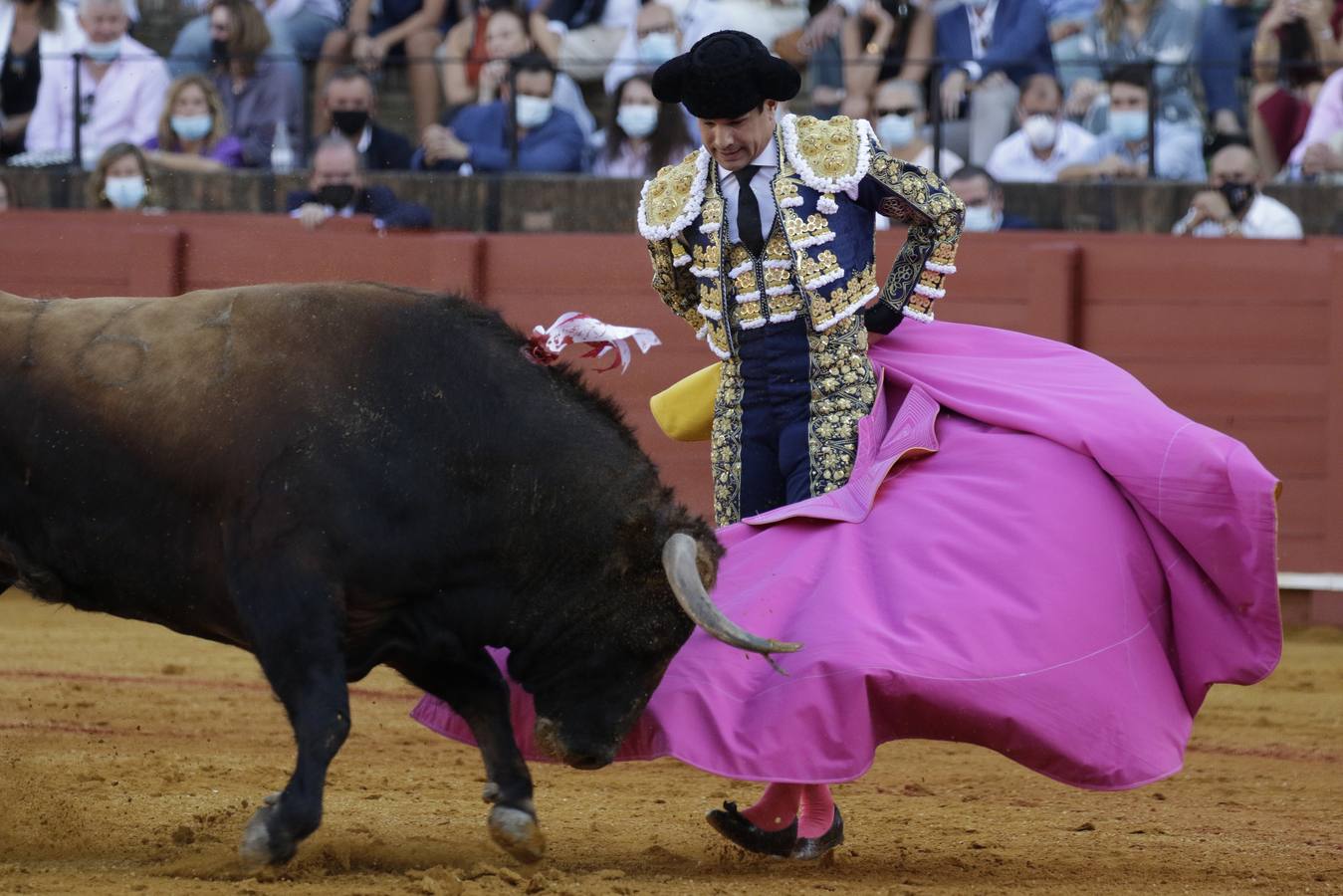 José Mª Manzanares, de azul marino y oro en la Maestrasnza