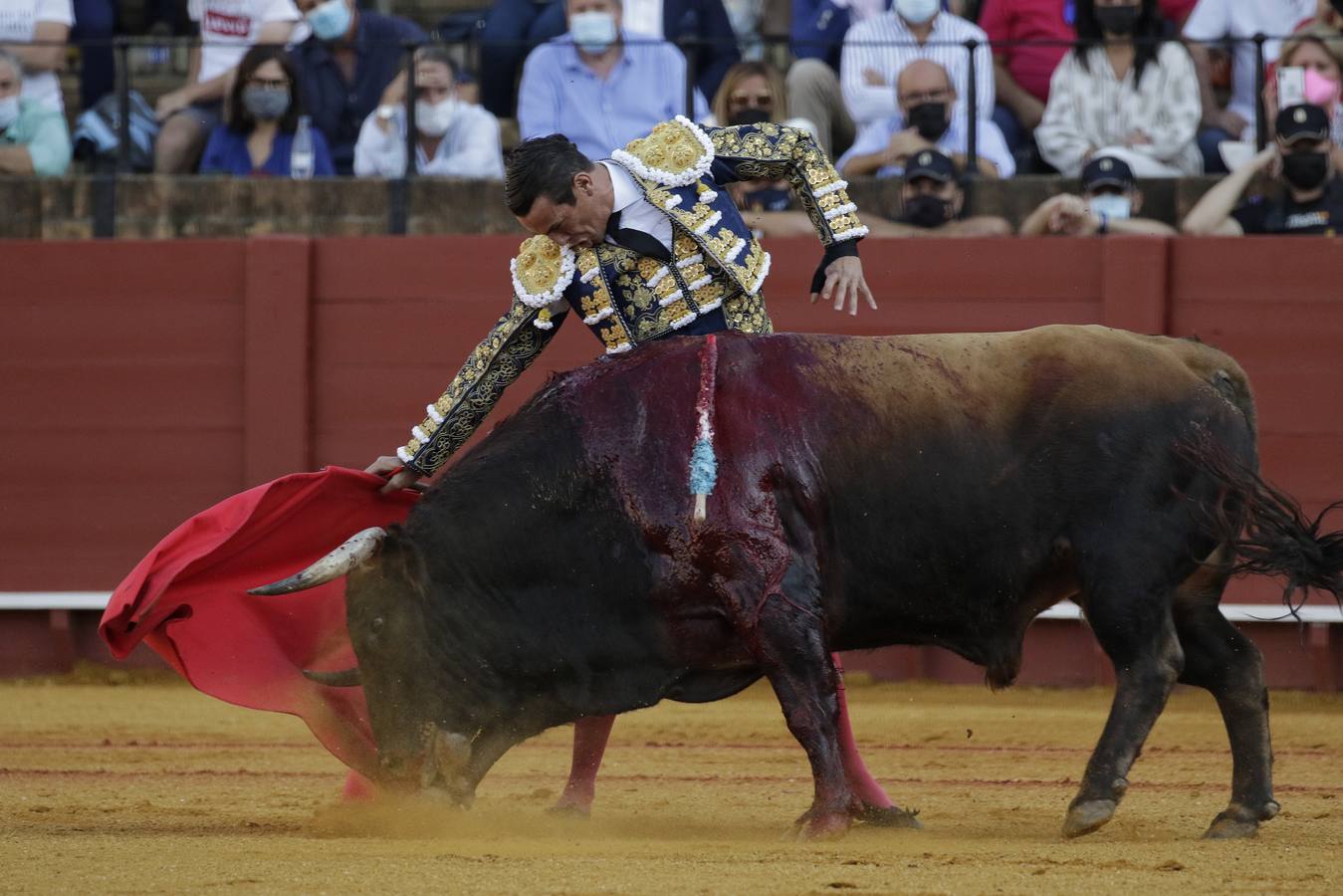 José Mª Manzanares, de azul marino y oro en la Maestrasnza