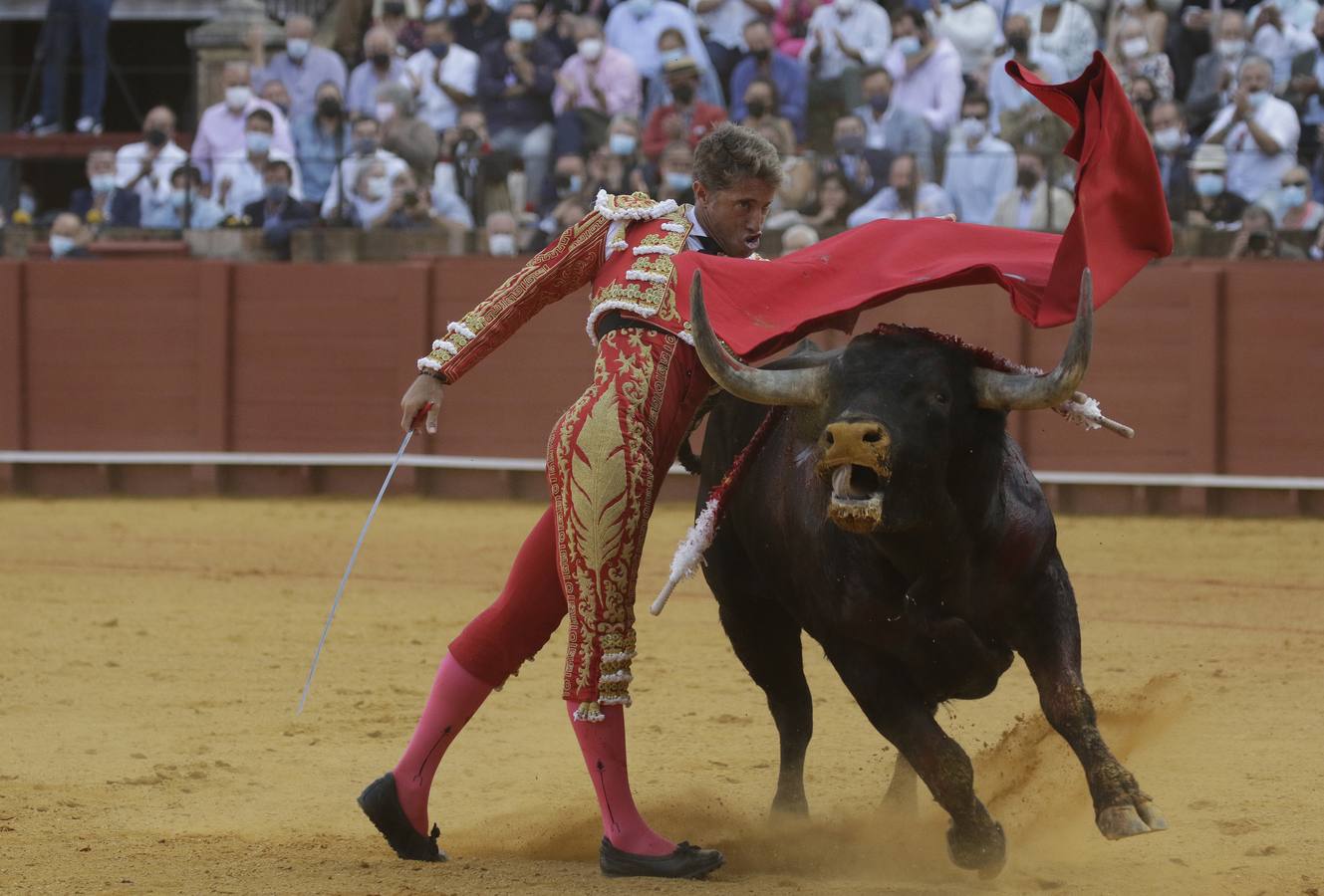 Manuel Escribano, de grana y oro en la Maestranza