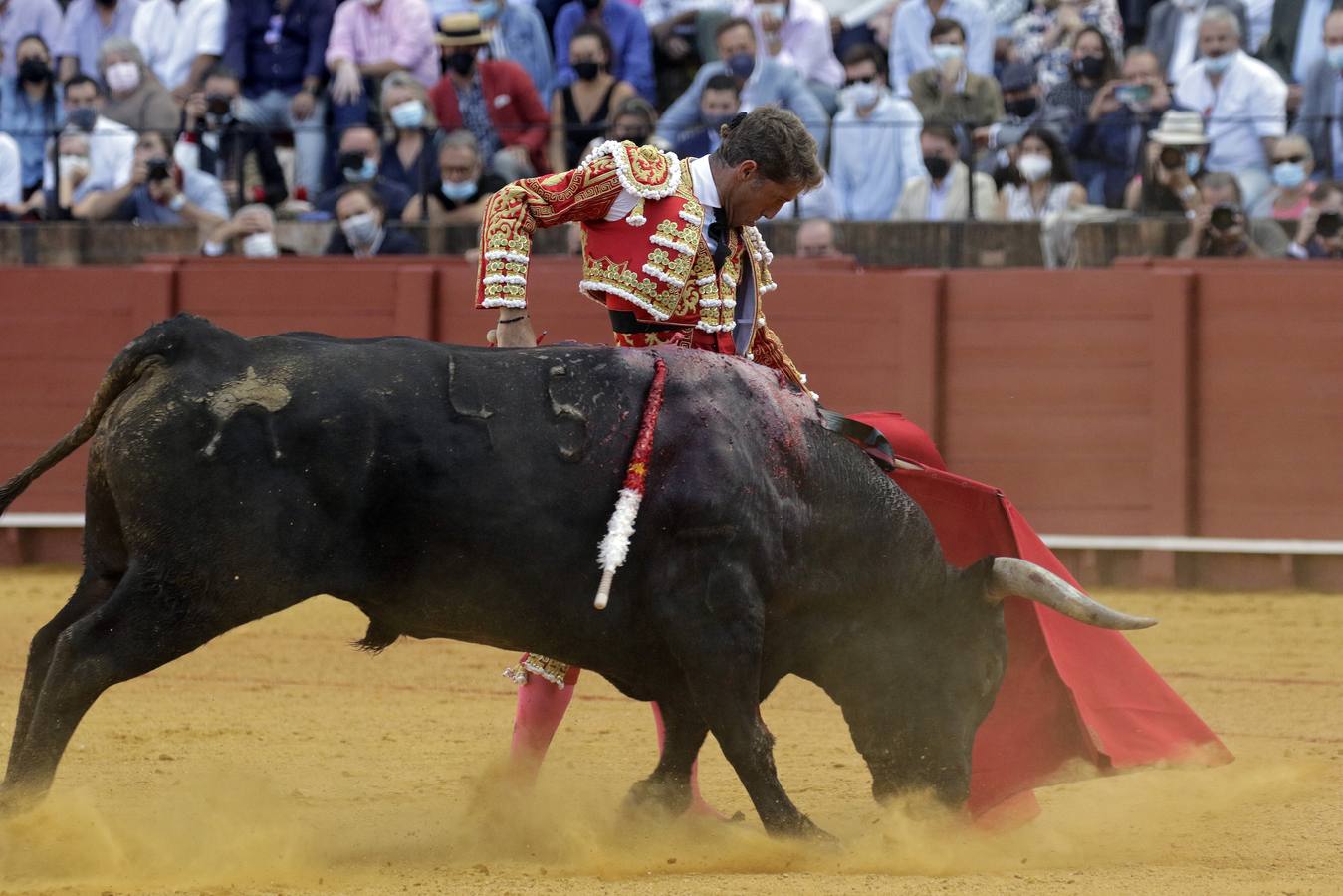 Manuel Escribano, de grana y oro en la Maestranza