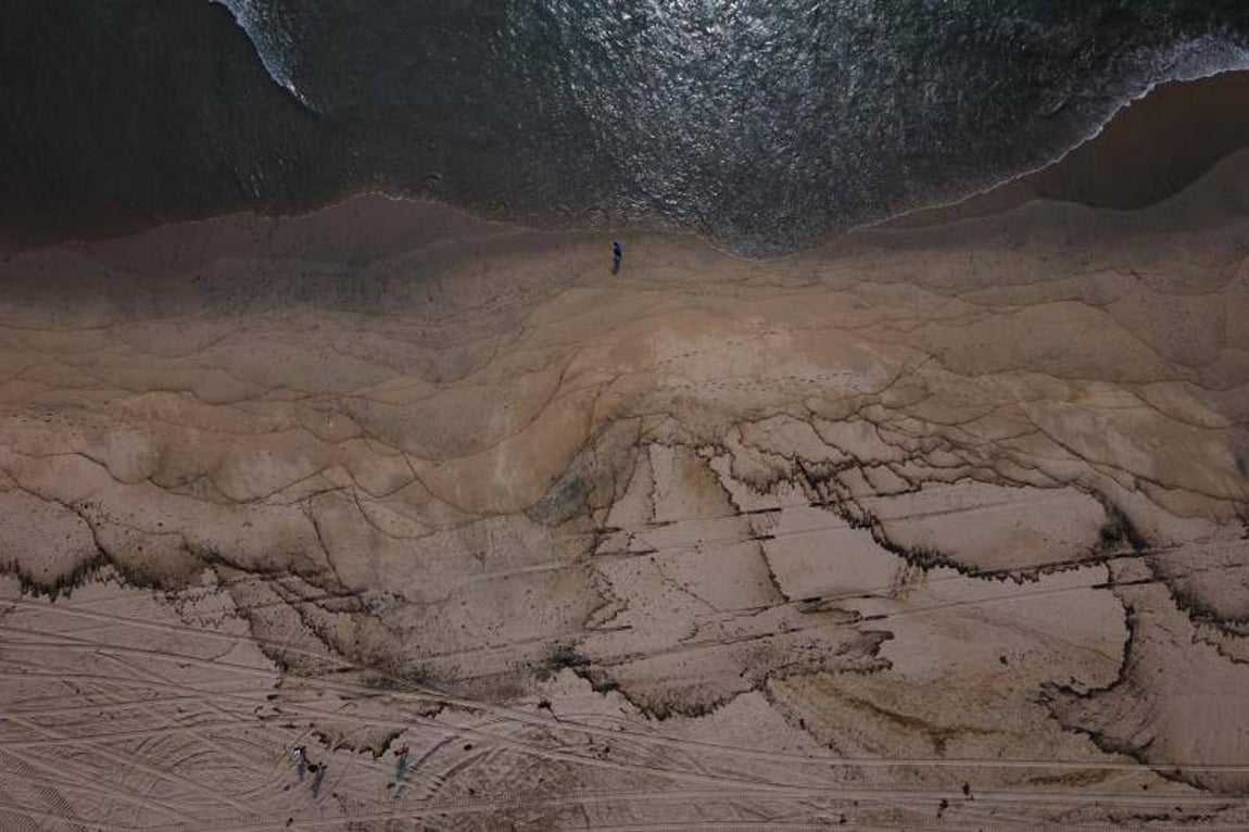 Cancelado un festival aéreo. Para poder garantizar la plena disposición de los equipos de emergencia, la ciudad de Huntington Beach suspendió ayer un festival aéreo