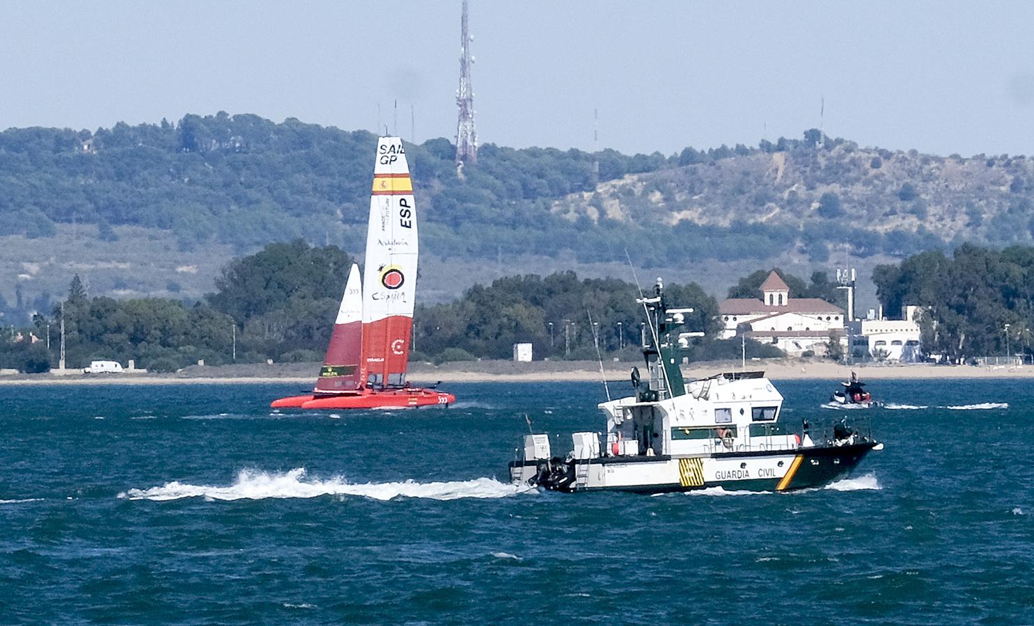 FOTOS: Los catamaranes de la SailGP ya entrenan en aguas de la bahía de Cádiz