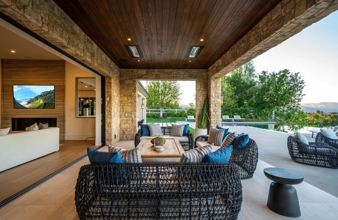 La nueva casa de Will Smith y Jada Pinkett. Esta no es la primera residencia de la pareja en este codiciado barrio. En 2003 compraron una propiedad estilo rancho que ha sido ocupada por su hijo Jaden Smith durante un tiempo.