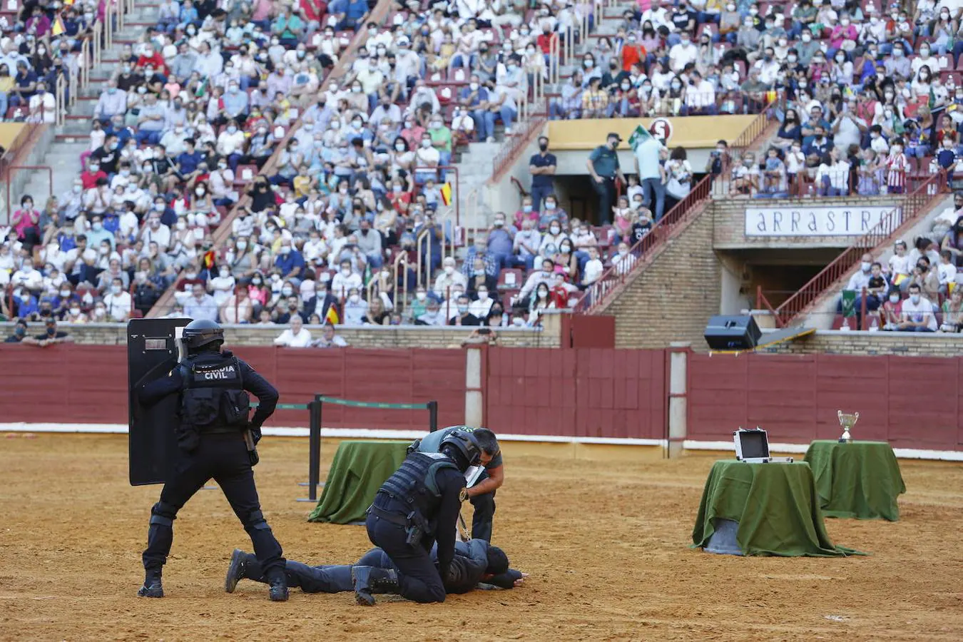La Guardia Civil crea una película de acción trepidante en el Coso de los Califas de Córdoba