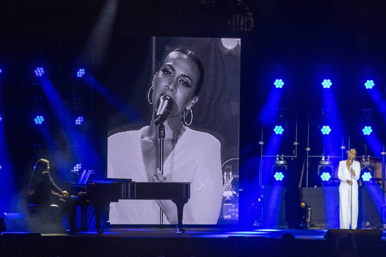 Concierto de Mónica Naranjo en el Icónica Sevilla Fest, en imágenes