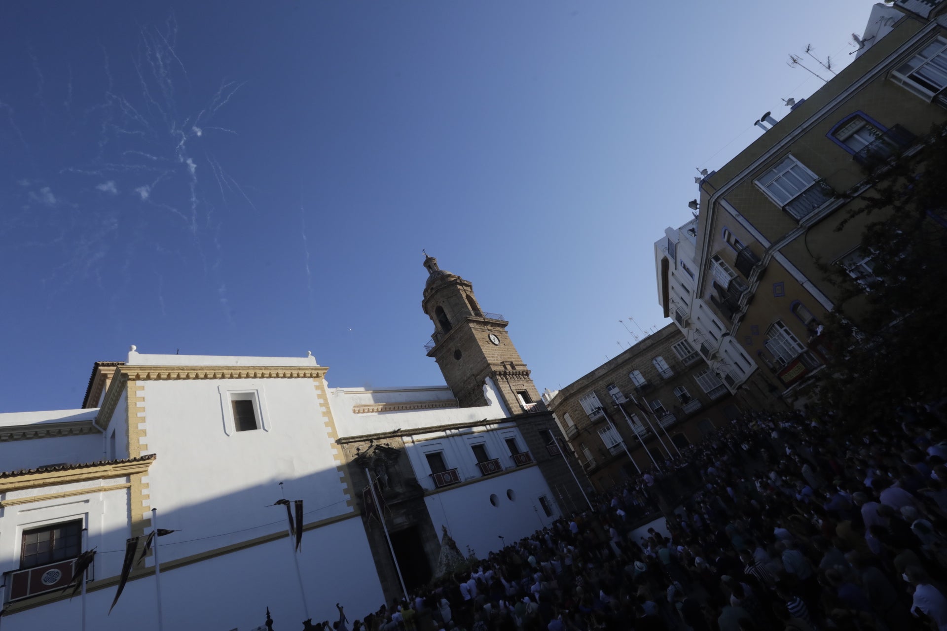 FOTOS: El fervor se desborda en Cádiz con la Virgen del Rosario