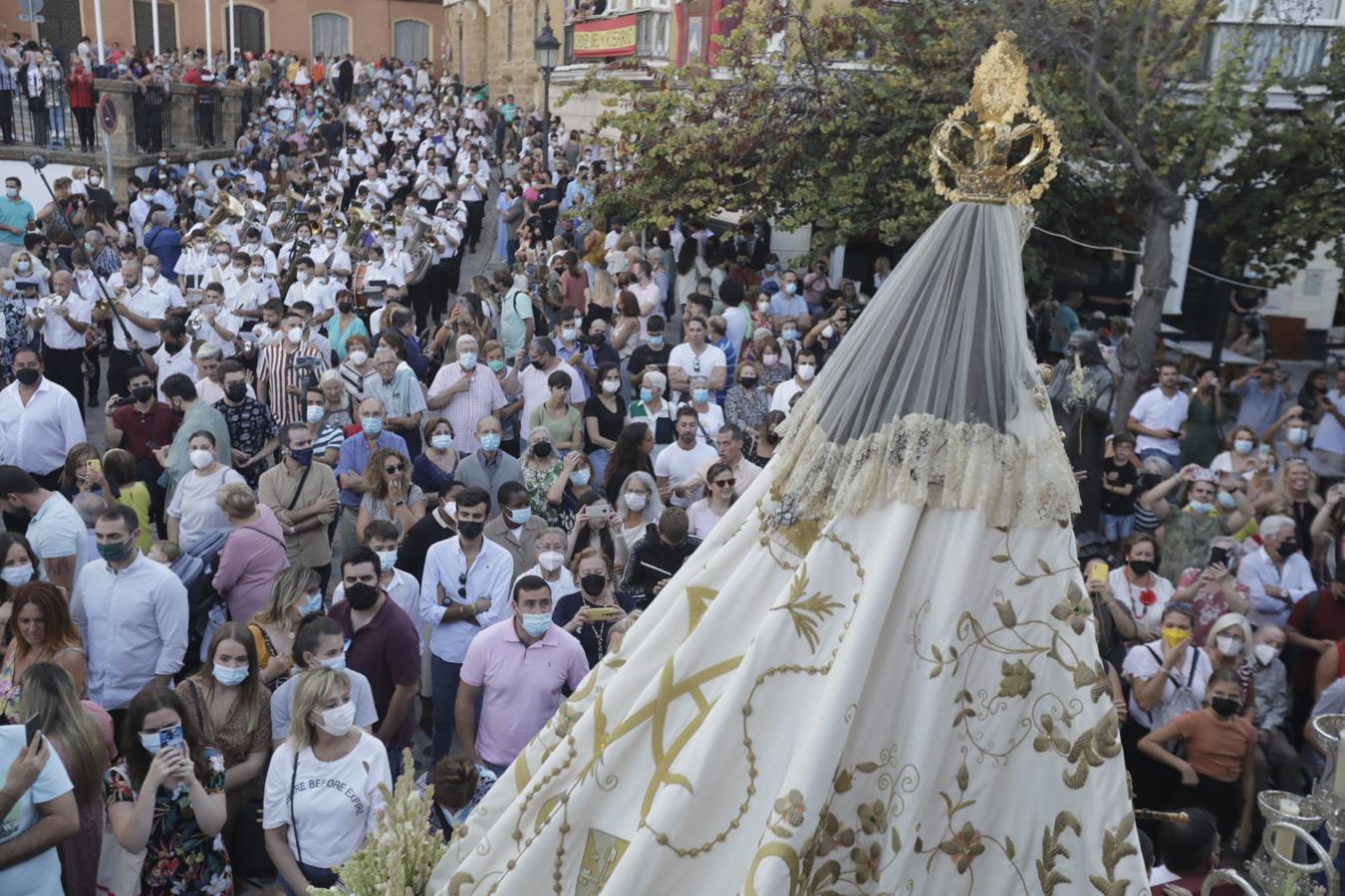 FOTOS: El fervor se desborda en Cádiz con la Virgen del Rosario