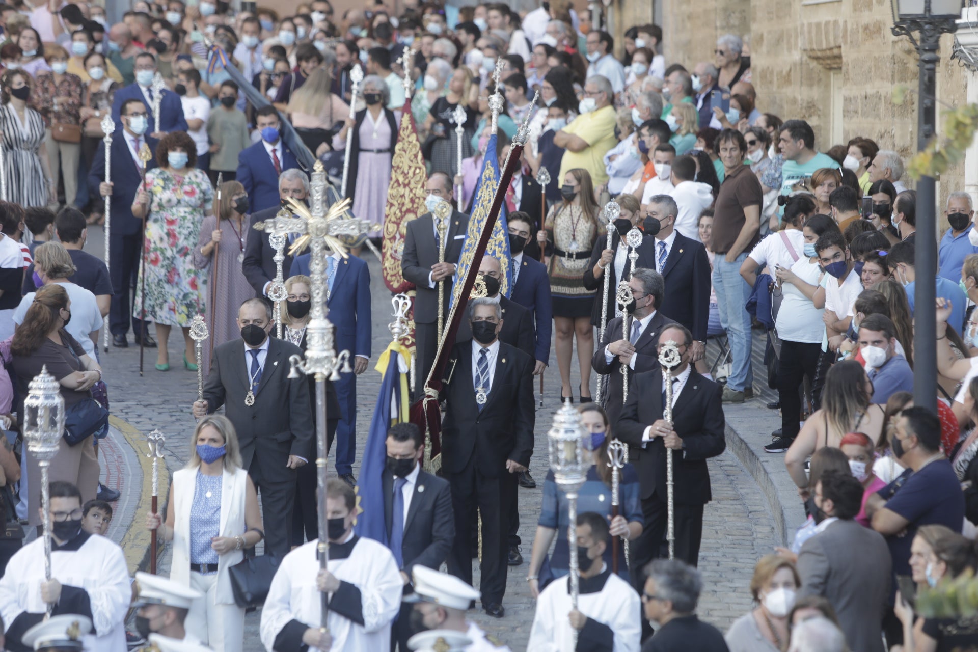 FOTOS: El fervor se desborda en Cádiz con la Virgen del Rosario