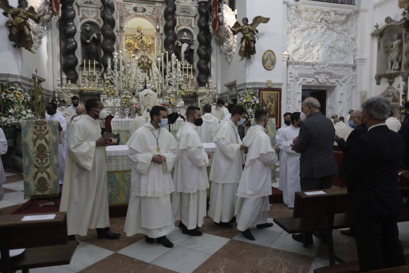 FOTOS: Cádiz volcada con su patrona, la Virgen del Rosario