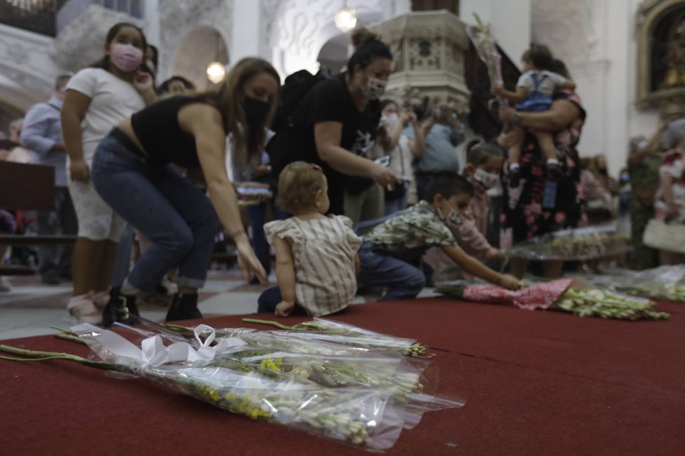 FOTOS: Cádiz volcada con su patrona, la Virgen del Rosario