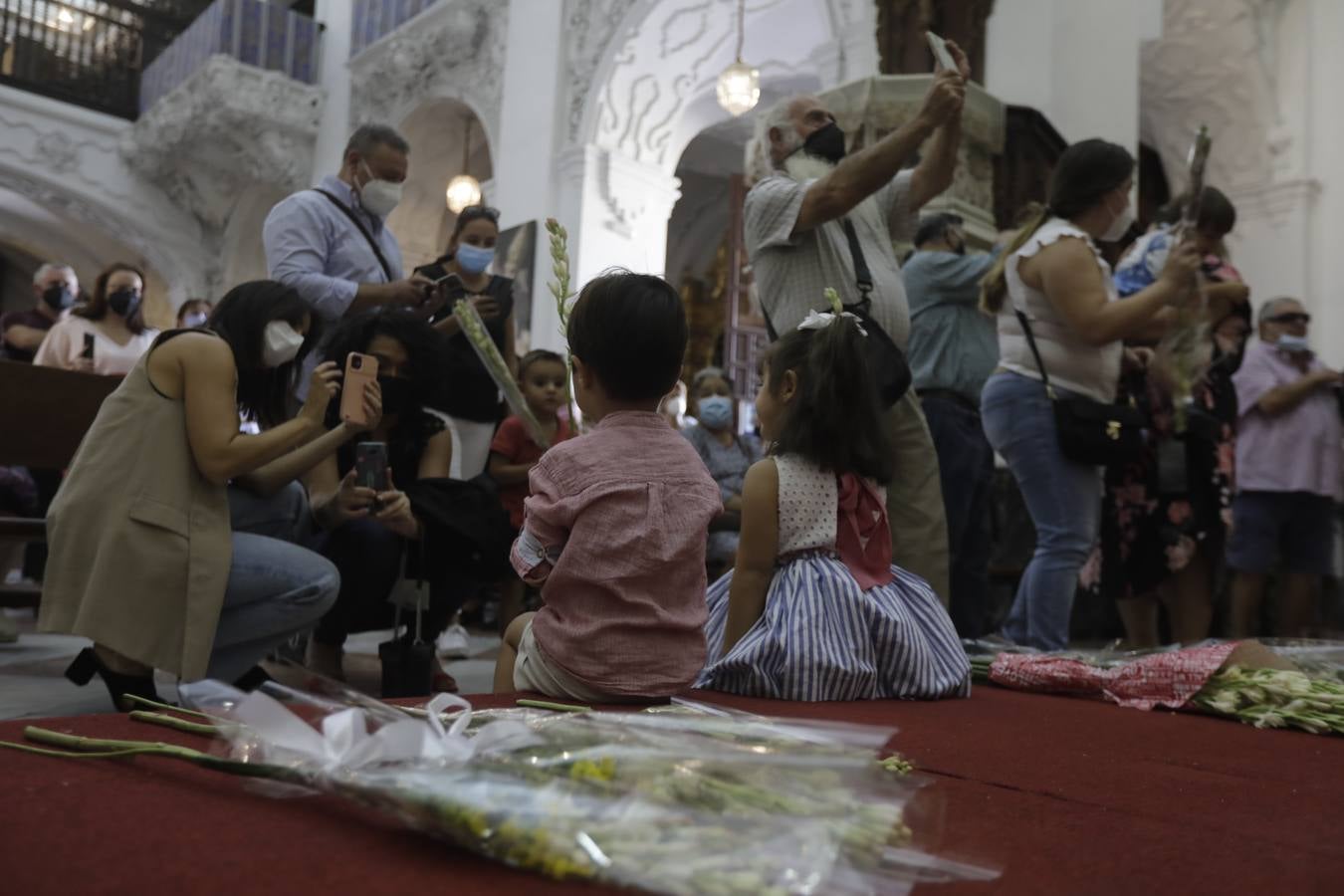 FOTOS: Cádiz volcada con su patrona, la Virgen del Rosario