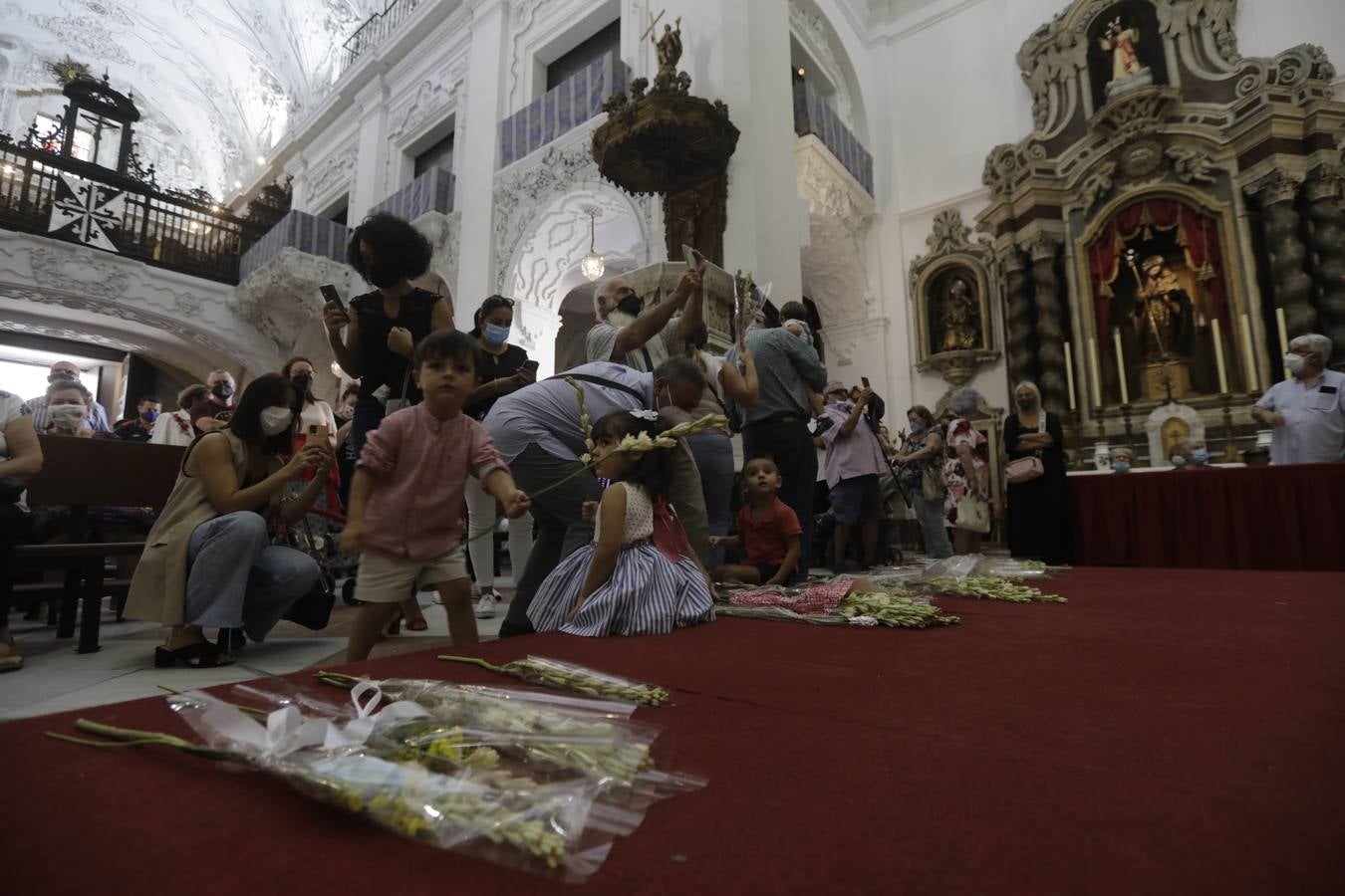 FOTOS: Cádiz volcada con su patrona, la Virgen del Rosario