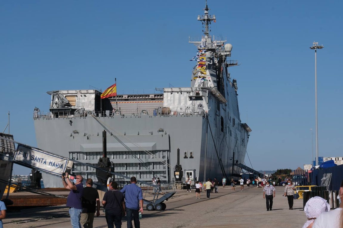FOTOS: Así ha sido la Jornada de Puertas Abiertas en el buque portaeronaves &#039;Juan Carlos I&#039;