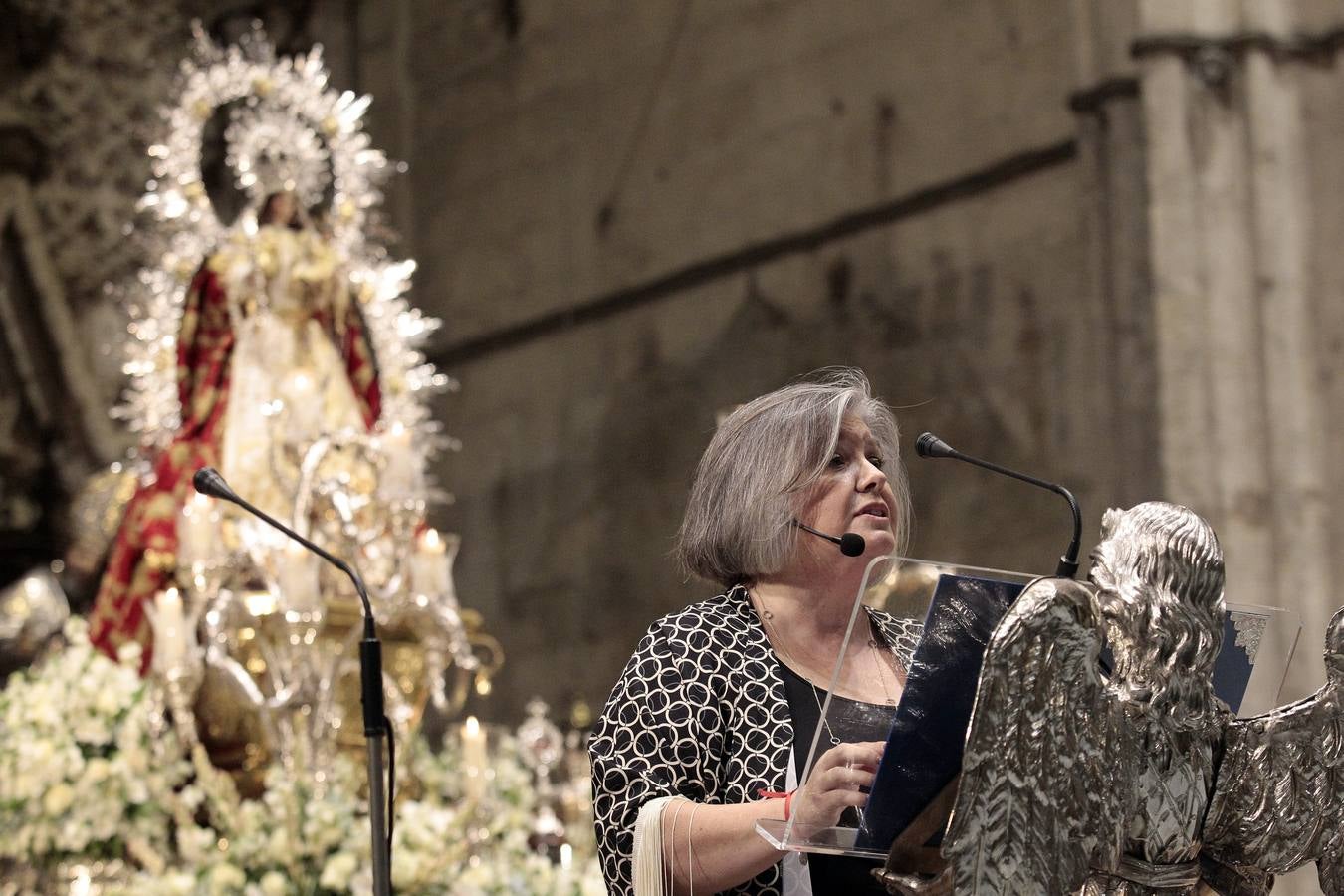 Rosa García Perea pregona las Glorias de Sevilla