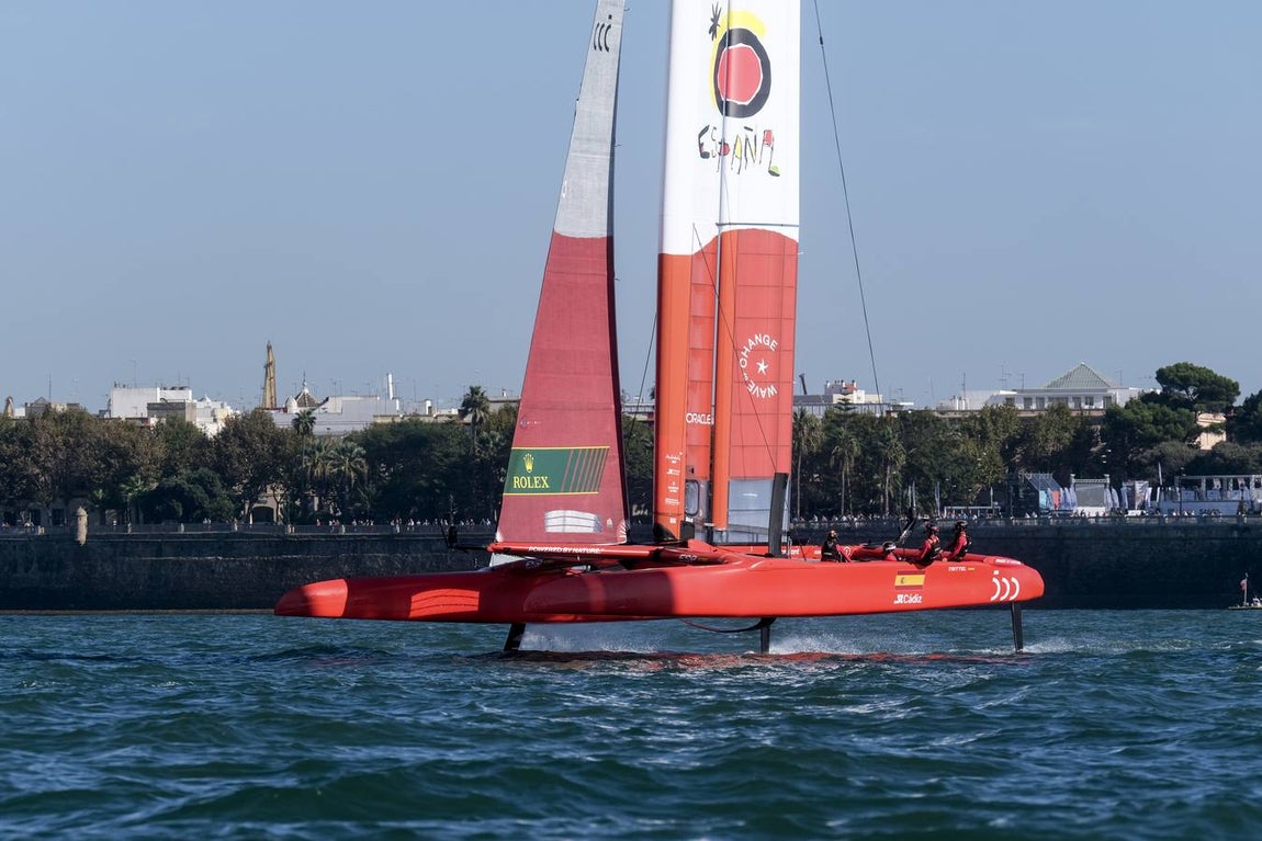Fotos: Así ha sido la primera jornada de la SailGP en Cádiz