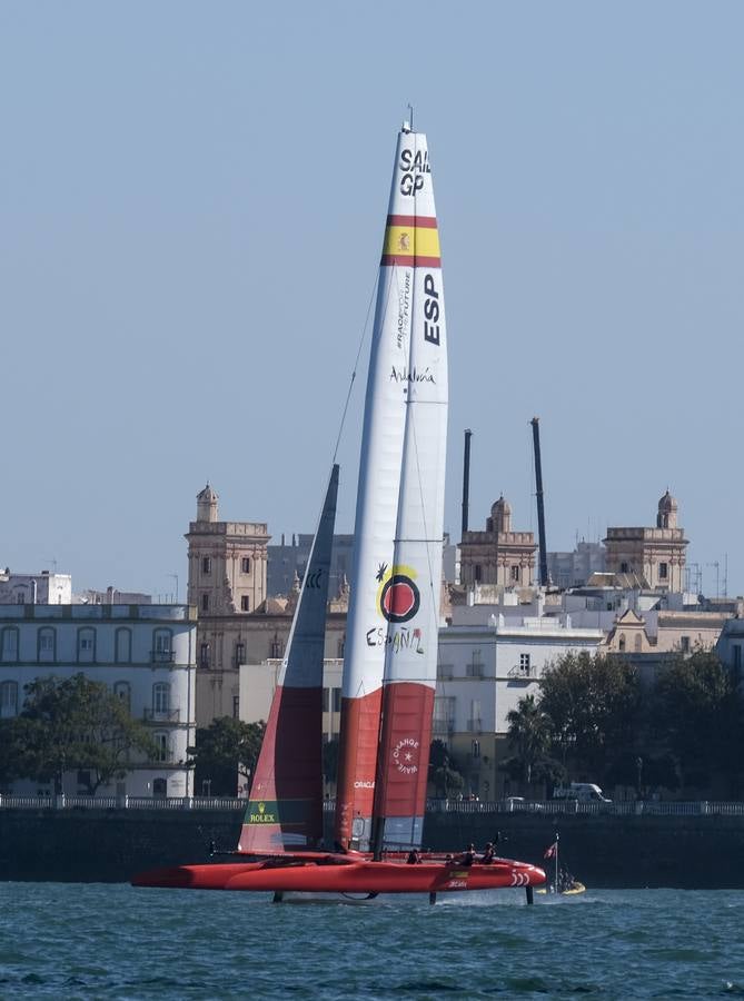 Fotos: Así ha sido la primera jornada de la SailGP en Cádiz
