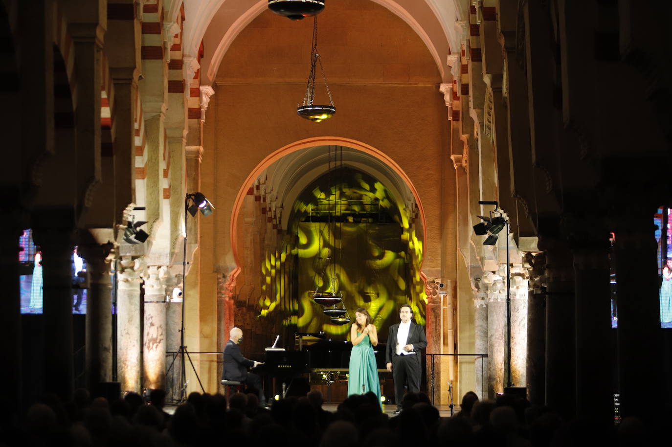 El recital lírico en la Mezquita-Catedral de Córdoba, en imágenes