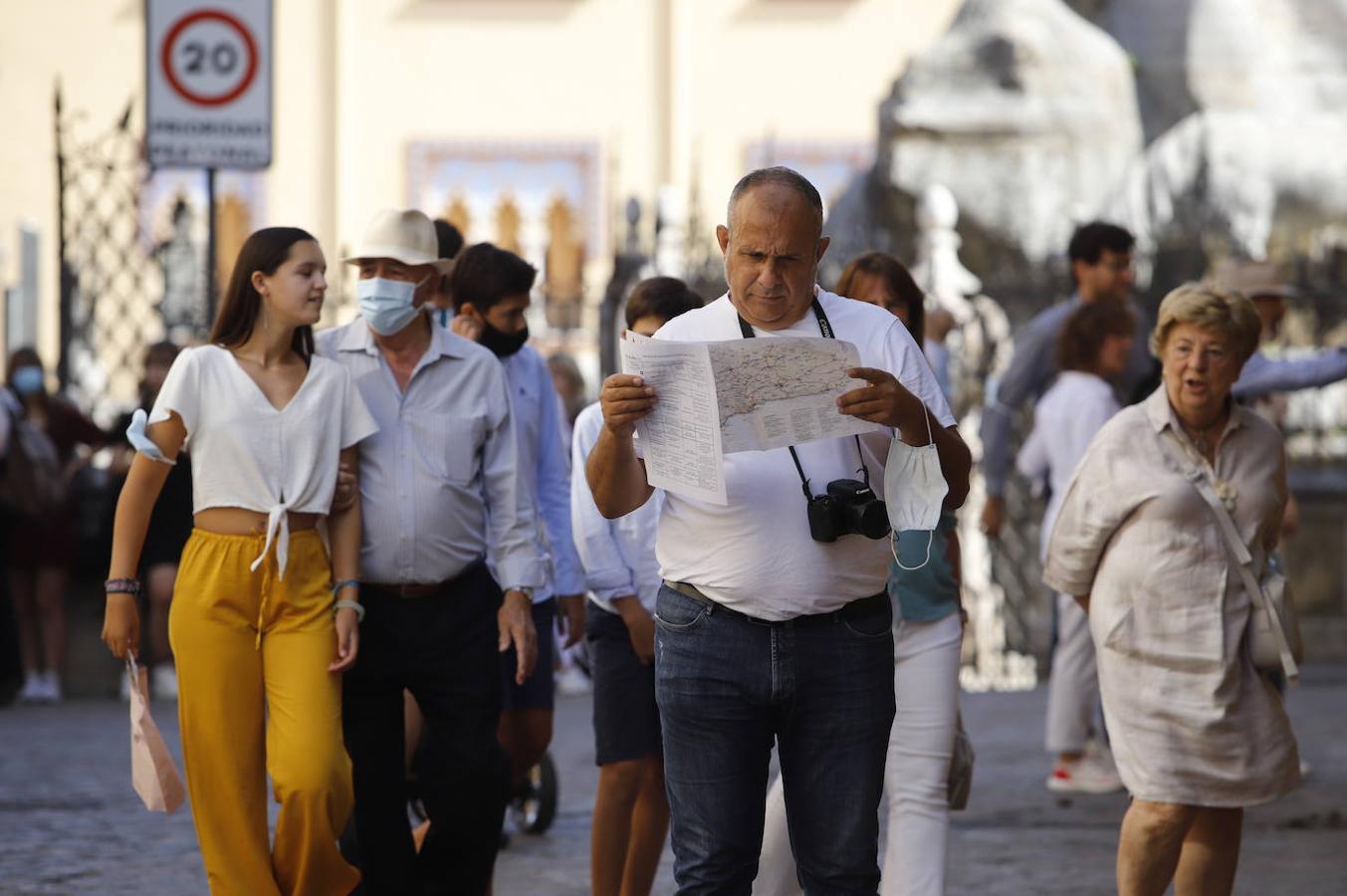 El turismo en Córdoba en el Puente del Pilar, en imágenes