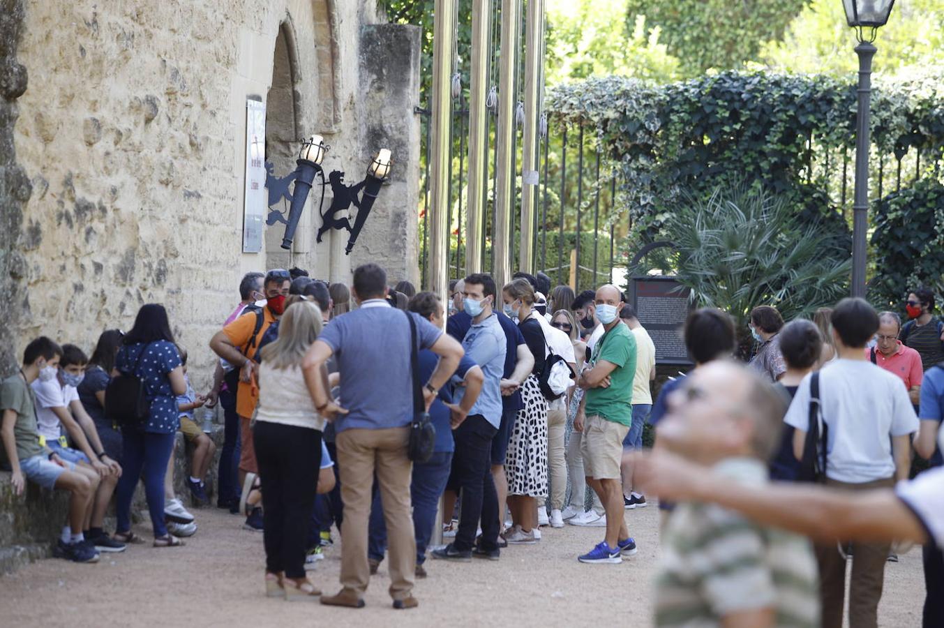 El turismo en Córdoba en el Puente del Pilar, en imágenes