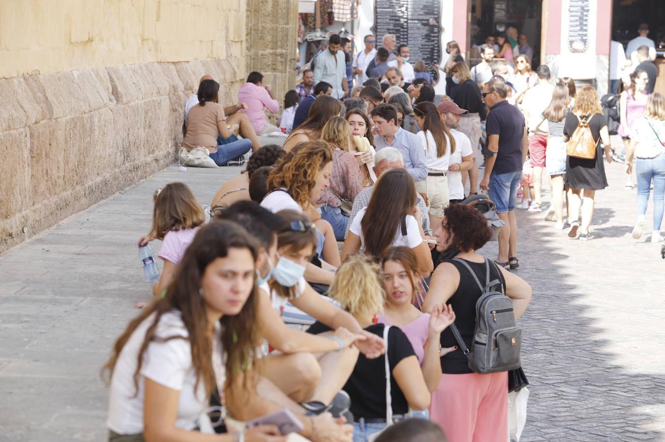 El turismo en Córdoba en el Puente del Pilar, en imágenes