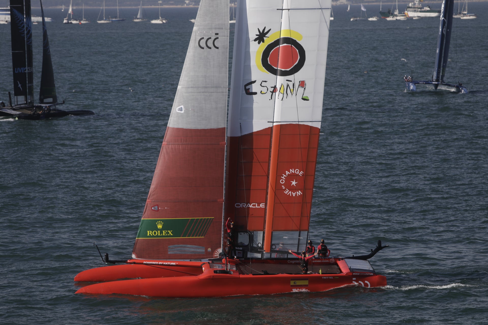 En imágenes: Los gaditanos se echan a la calle para disfrutar de la SailGP