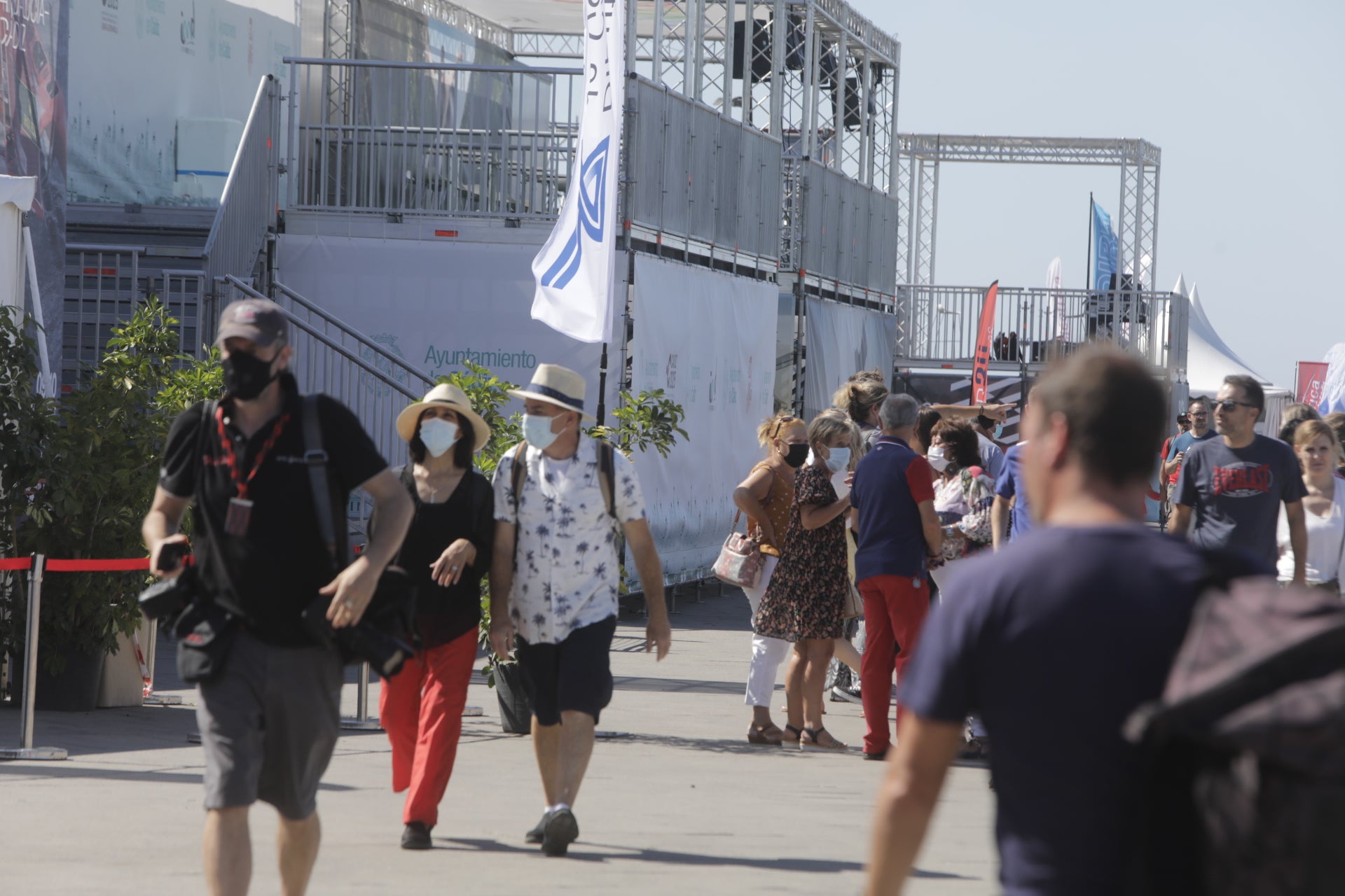 En imágenes: Los gaditanos se echan a la calle para disfrutar de la SailGP