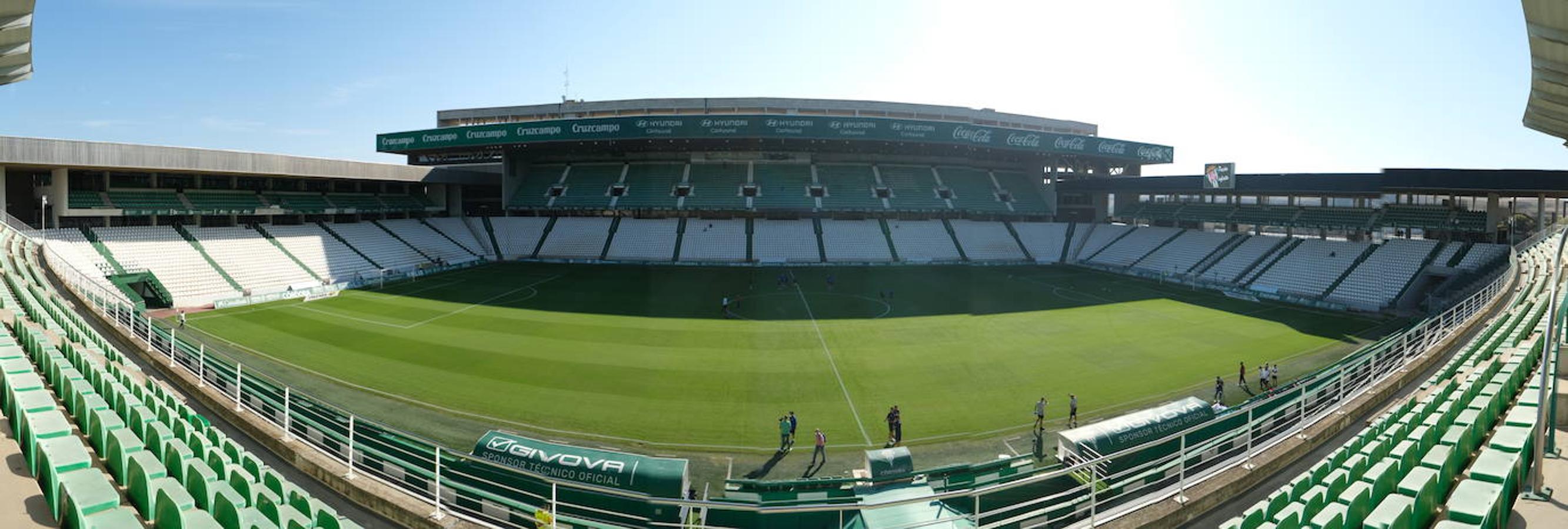 El ambiente en las gradas del Córdoba-San Fernando, en imágenes