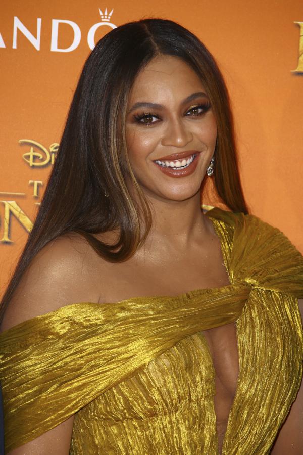 Beyoncé: Depresión. La cantante sufrió un brote de depresión después de que LaTivia Roberson y LeToya Luckett demandaran a su padre por mala gestión