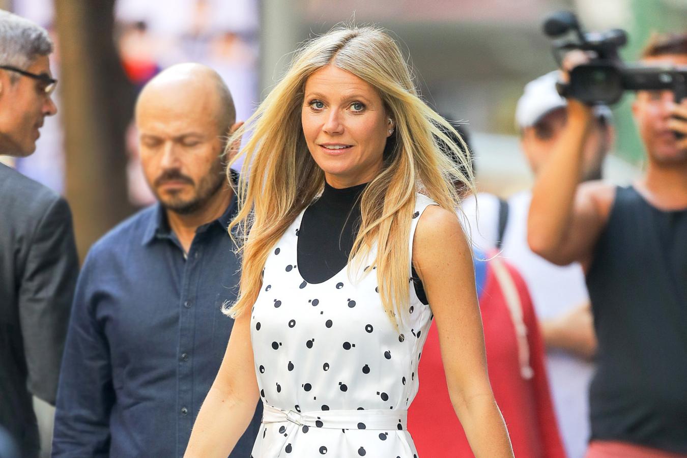 Gwyneth Paltrow: Depresión postparto. Fue cuando dio a luz a su segundo hijo, Moses, fruto de su matrimonio con el cantante Chris Martin. La actriz confesó que no sentía ningún afecto maternal hacia el pequeño