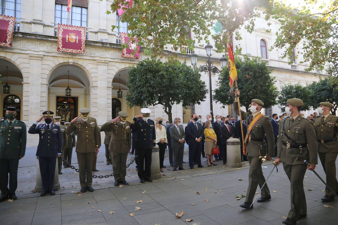 Acto de izado de la bandera por el Día de la Hispanidad en Sevilla
