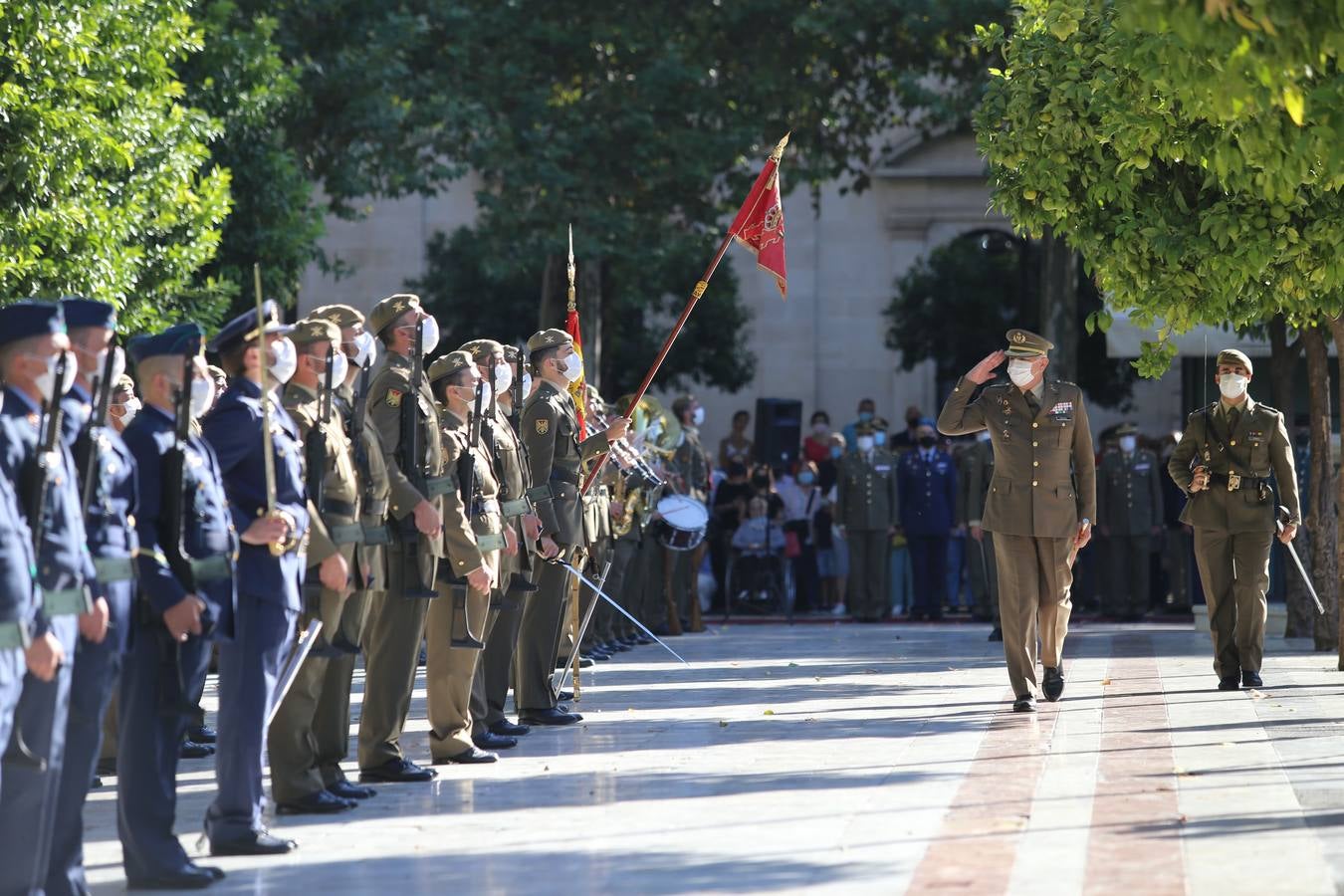 Acto de izado de la bandera por el Día de la Hispanidad en Sevilla