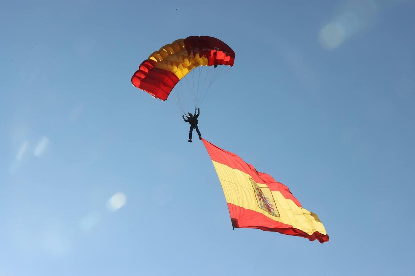 El desfile militar del Día de la Hispanidad 2021, en imágenes