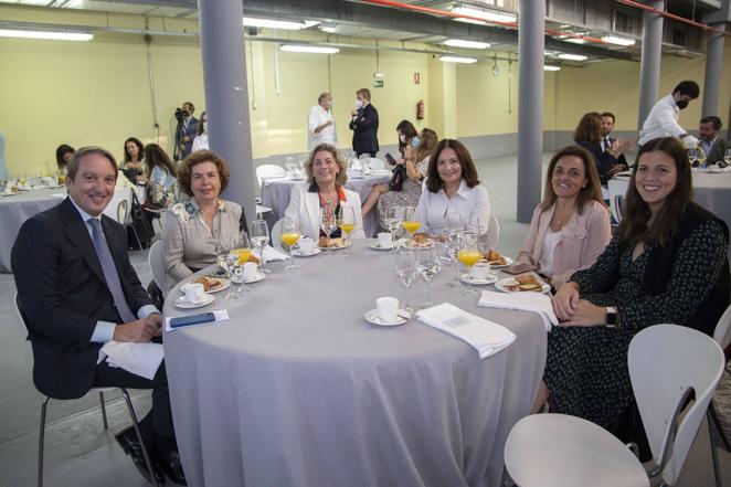 Carlos López, Rosa Madrid, Lourdes Sivianes, Carmen Martín, María José Contreras y Cristina Borges